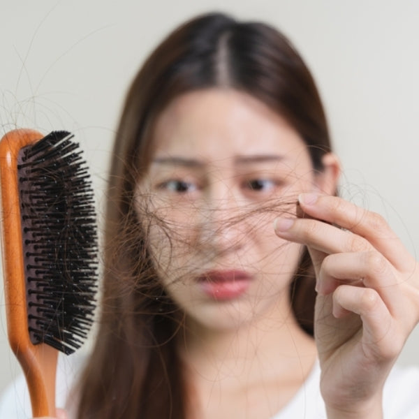 Menaklukkan Masalah Rambut Rontok: Panduan Merawat Rambut dengan Cermat