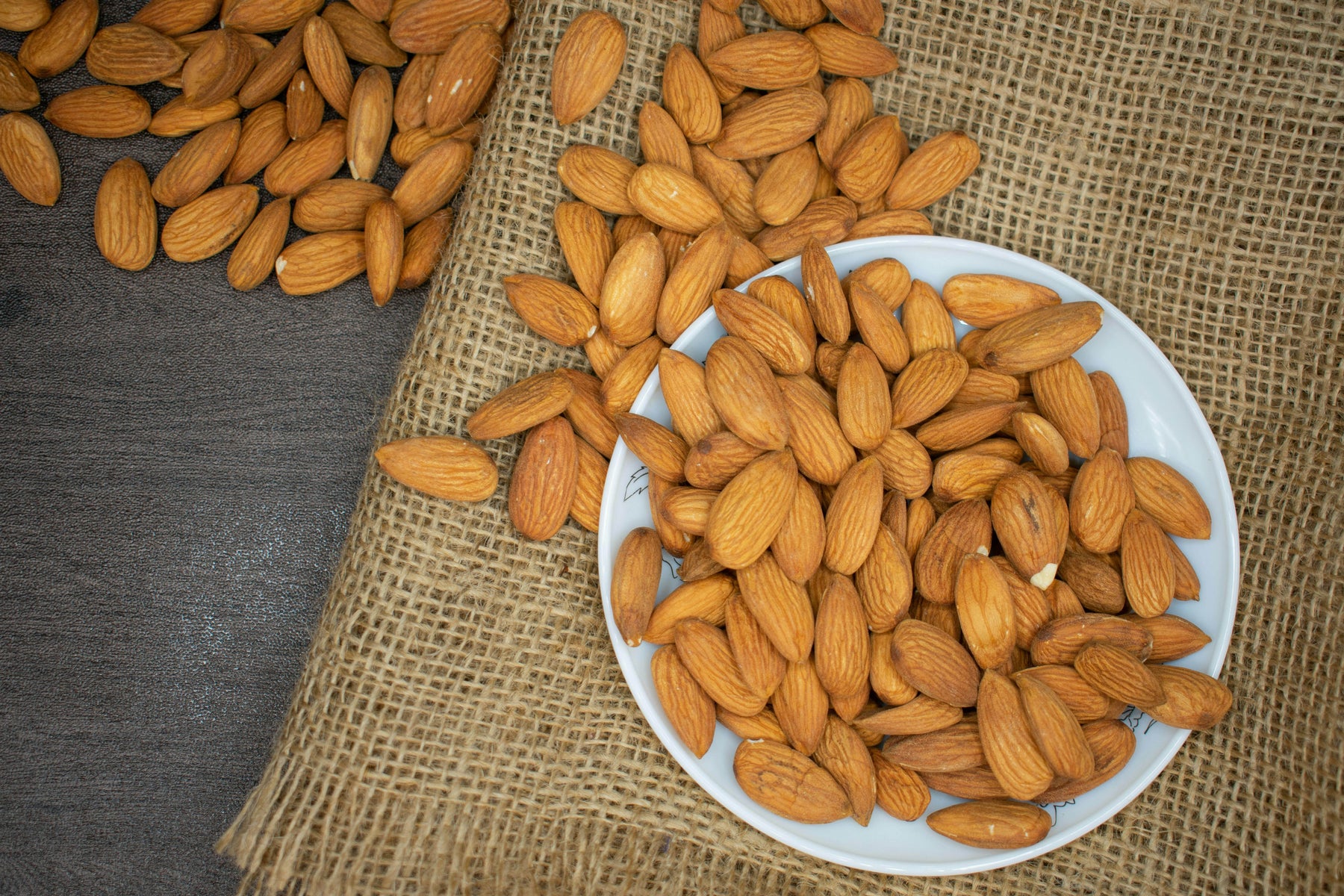 Kecil tapi Hebat: Manfaat Almond untuk Kesehatan Jantung dan Otak