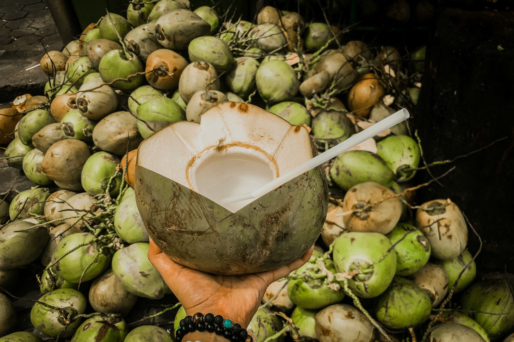 Air Kelapa: Minuman Alami dengan Seribu Khasiat untuk Tubuh