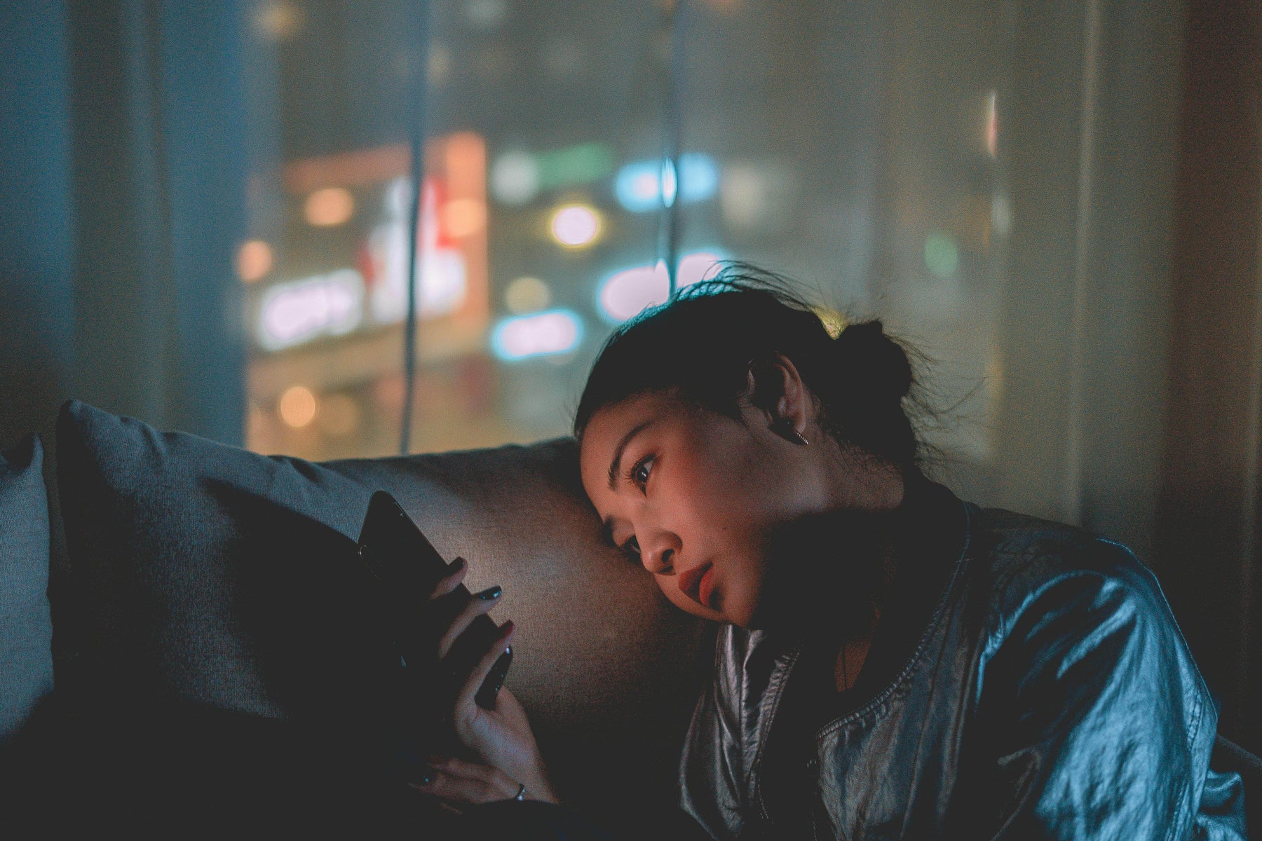 Sering Menatap Layar Lama? Hati-Hati, Bisa Jadi Matamu ‘Haus’!