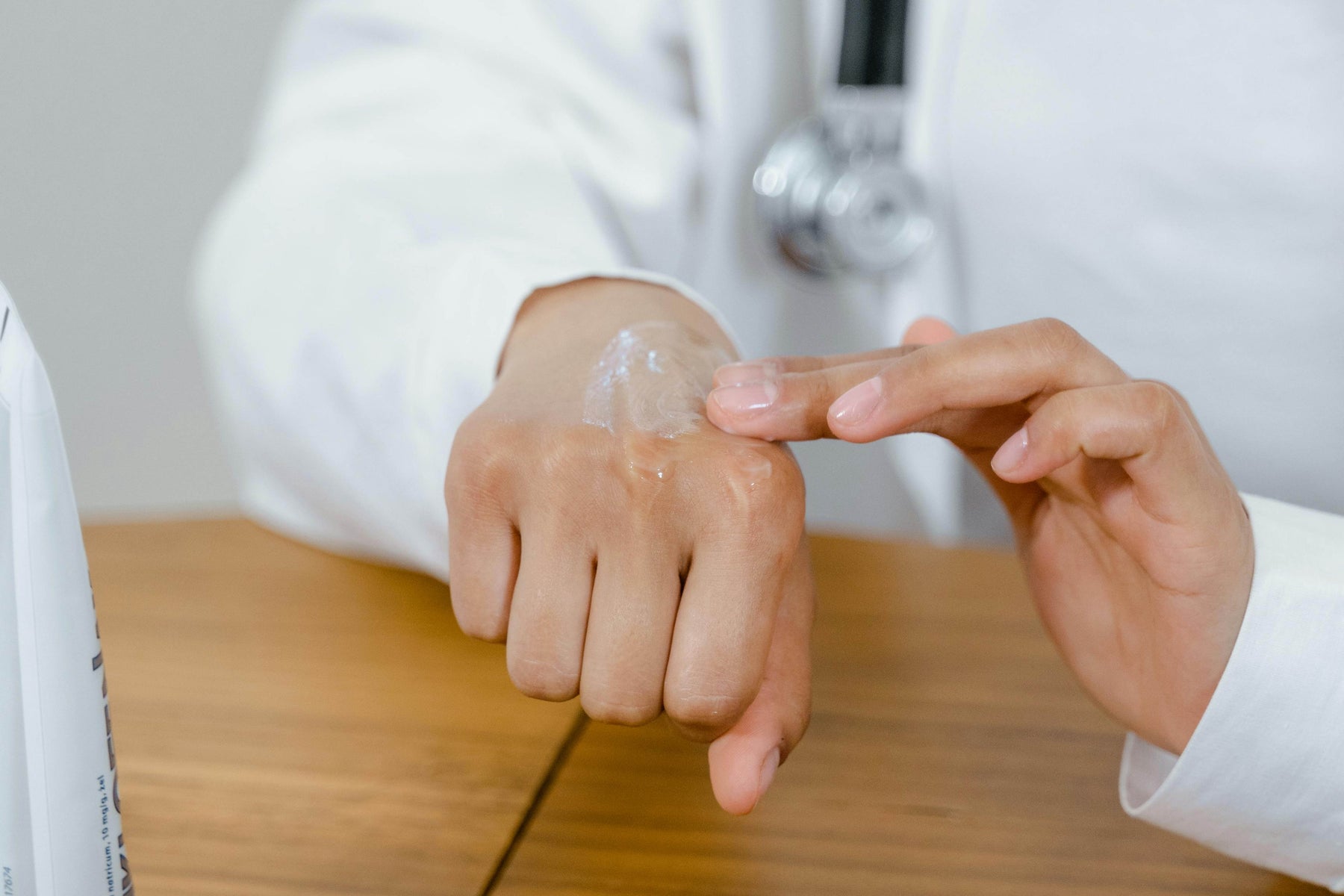 5 Kebiasaan Sehari-hari yang Bisa Memperparah Eksim Tanpa Disadari