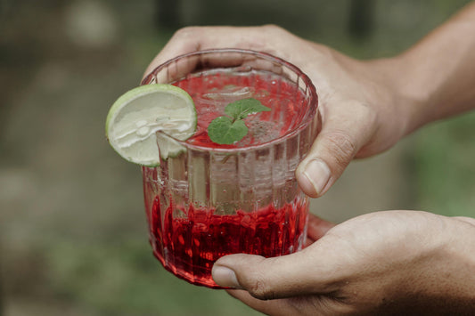 Minuman Ion Saat Buka Puasa: Benarkah Efektif Mengganti Cairan Tubuh yang Hilang?